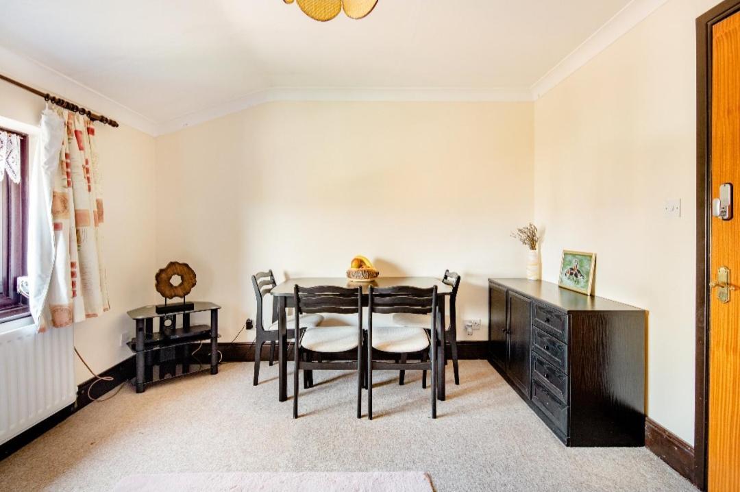 Spacious Room 2 Mins From Station ลอนดอน ภายนอก รูปภาพ