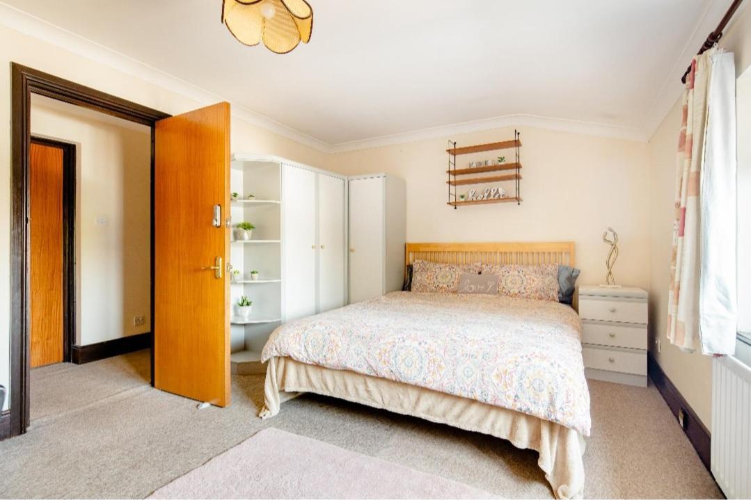 Spacious Room 2 Mins From Station ลอนดอน ภายนอก รูปภาพ