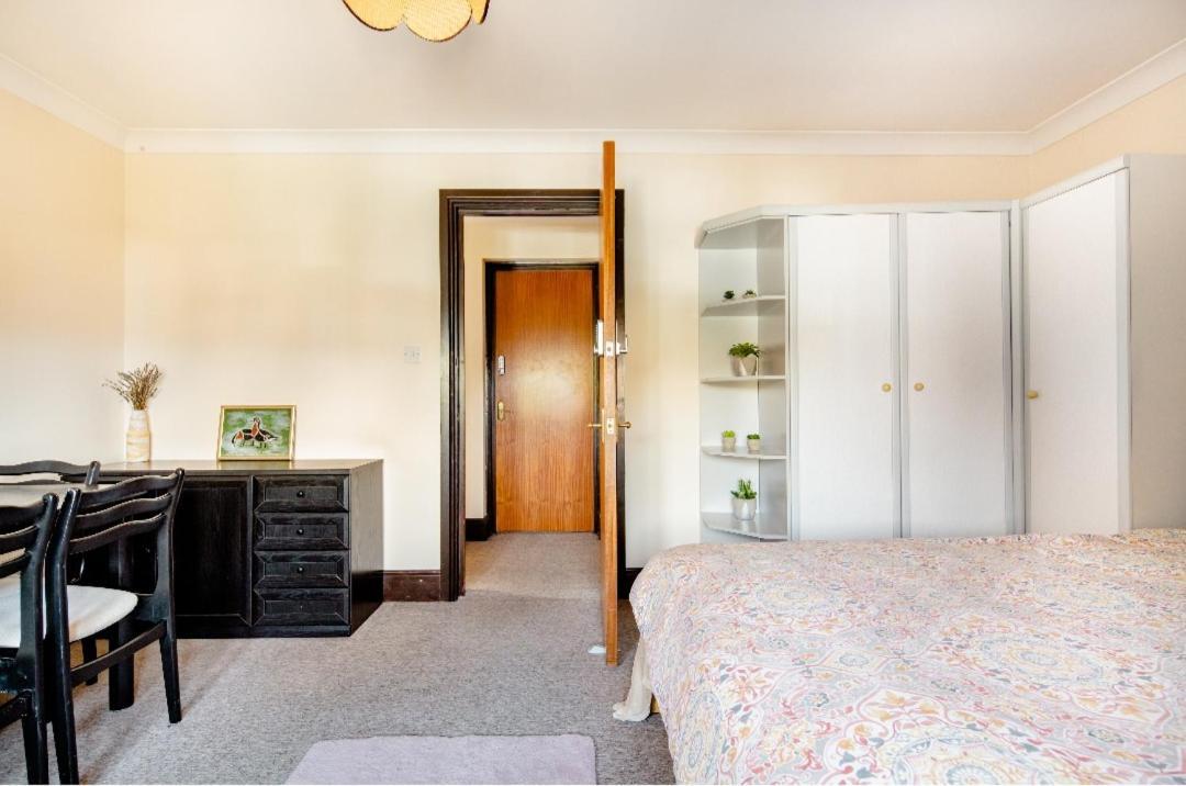 Spacious Room 2 Mins From Station ลอนดอน ภายนอก รูปภาพ