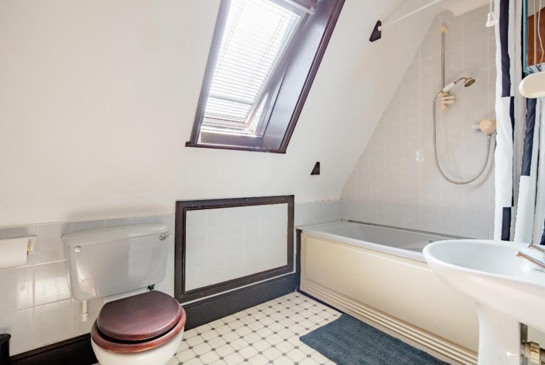 Spacious Room 2 Mins From Station ลอนดอน ภายนอก รูปภาพ